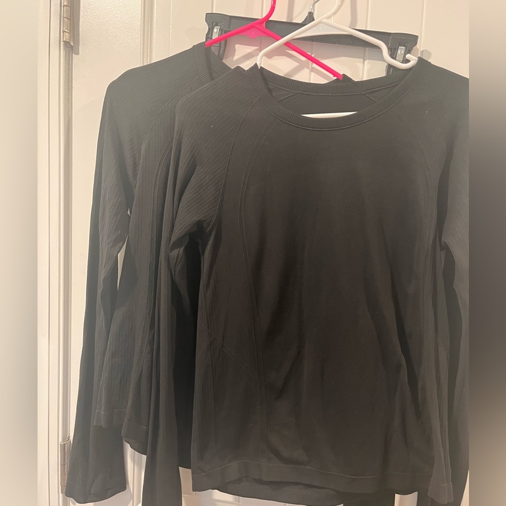 Old Navy bundle of seemless workout T-shirts.